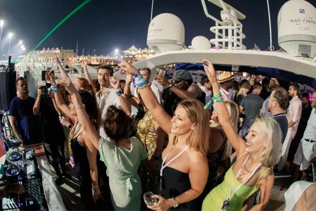 elite pearl charter - people party on a yacht boat during the formula one weekend