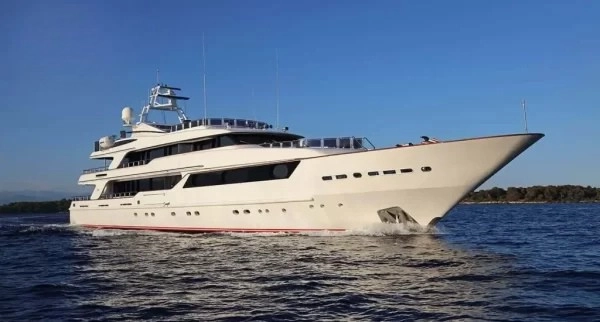 Elite Benetti 184 ft available for charter in Dubai
